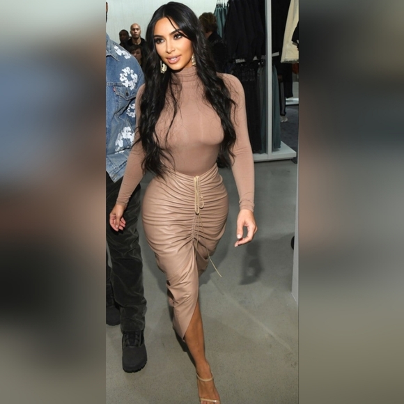 SKIMS Tops - SKIMS FITS EVERYBODY TURTLENECK TOP LONG SLEEVE SHIRT IM CLAY TAN